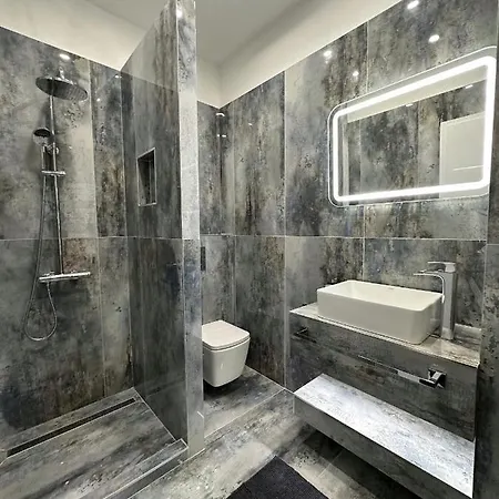Boutique Luxury Apartment *